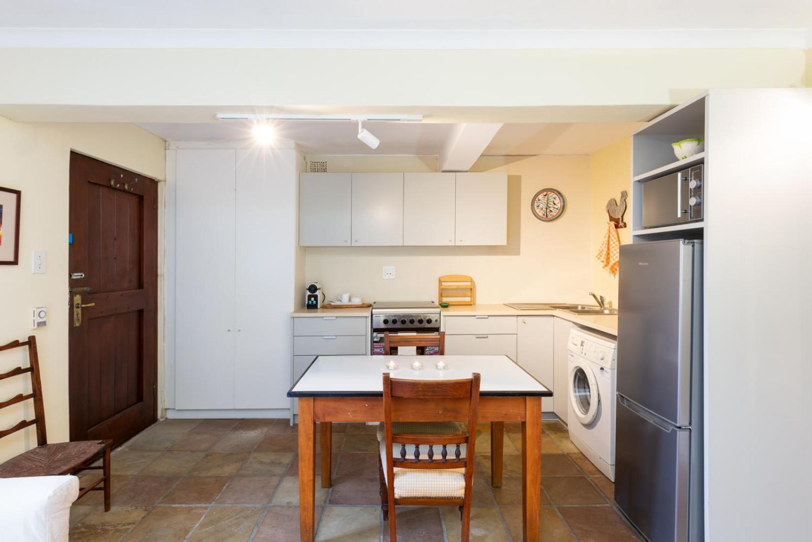 Quarterdeck Kalk Bay - No Load Shedding Apartment *