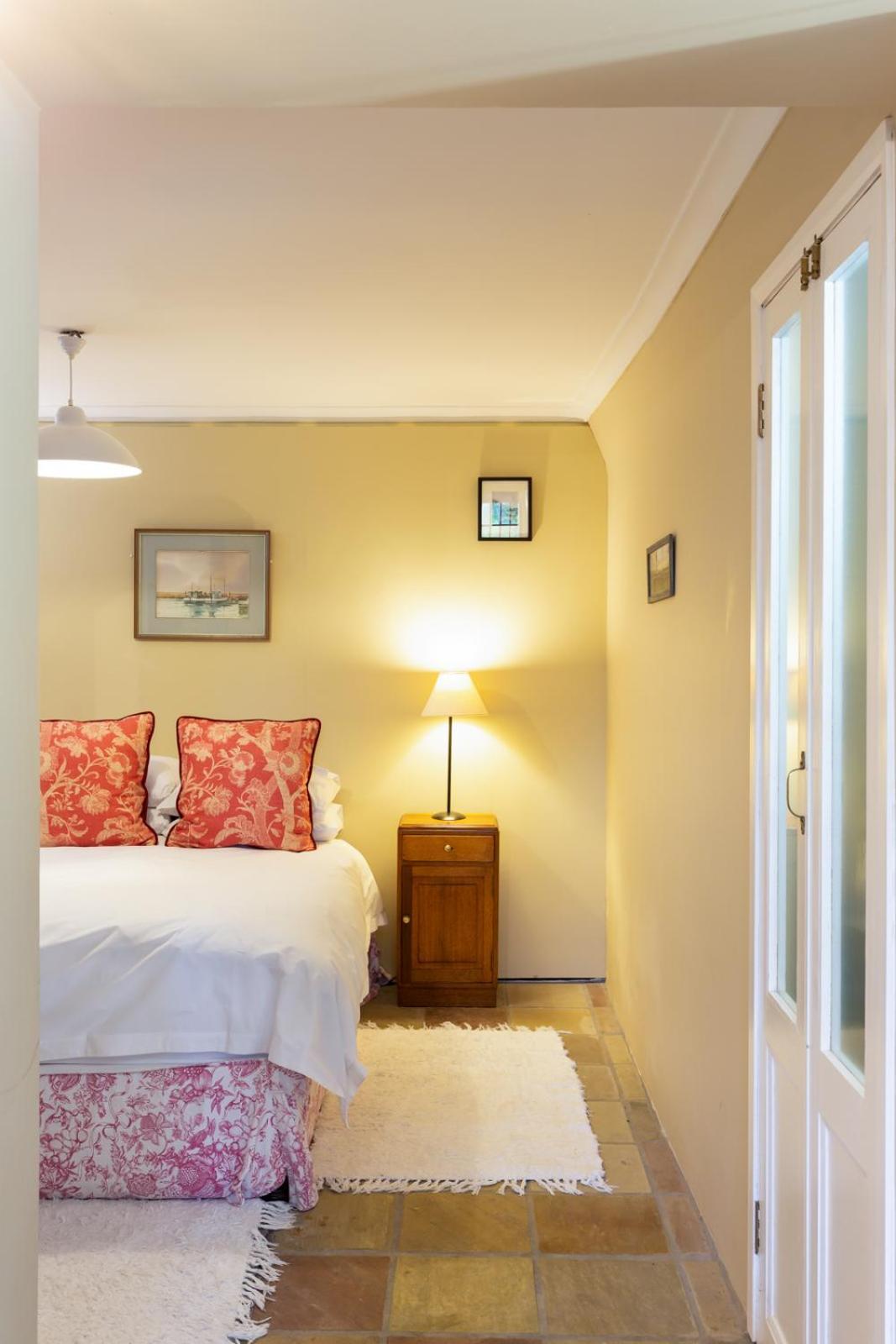 Quarterdeck Kalk Bay - No Load Shedding Apartment