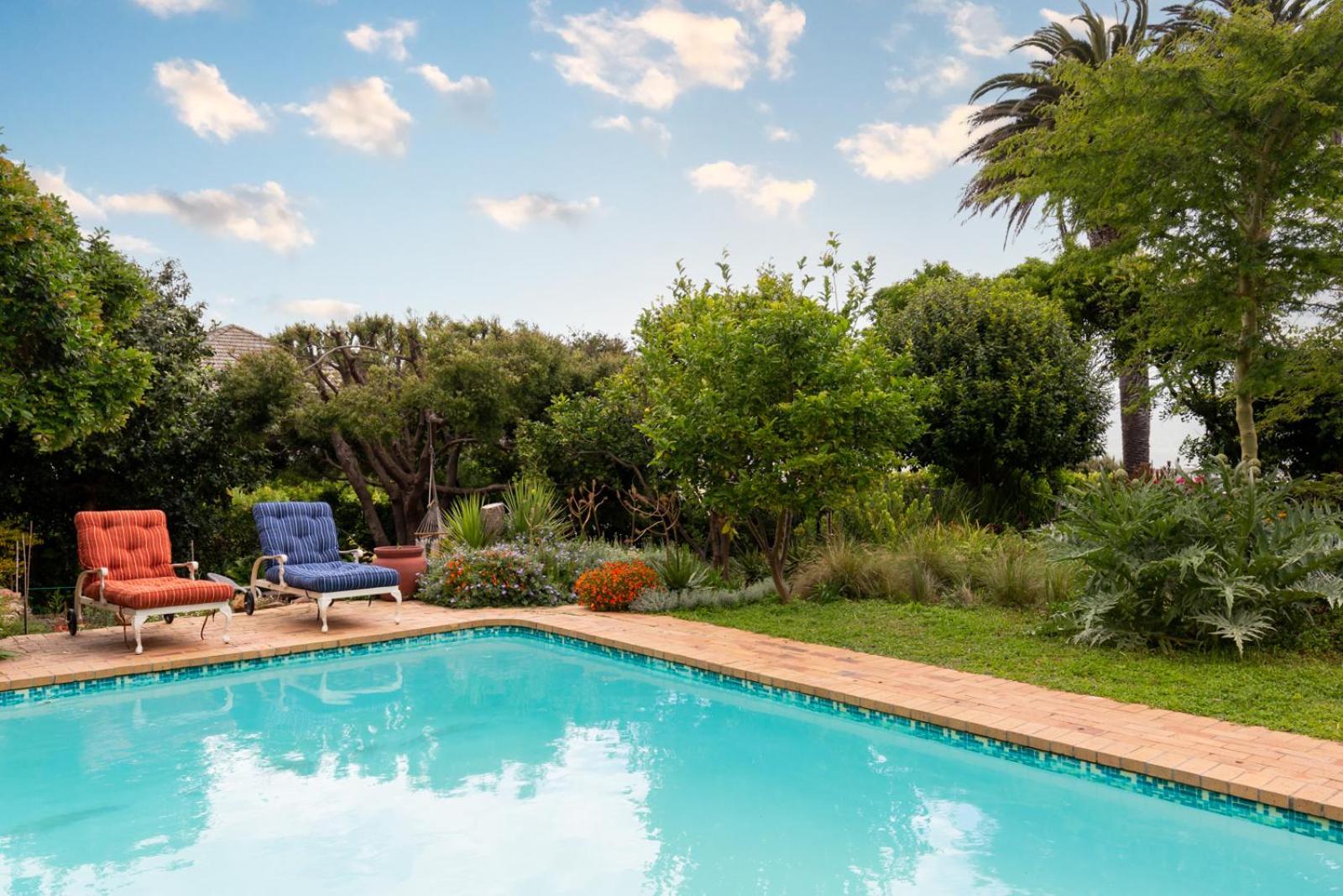 Quarterdeck Kalk Bay - No Load Shedding Apartment *
